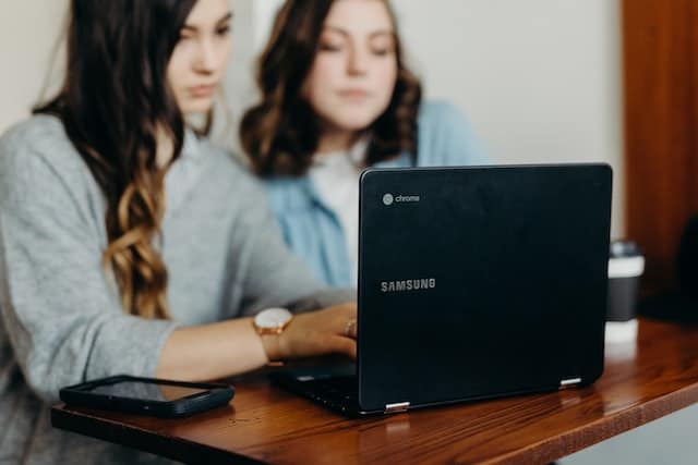 women using computer